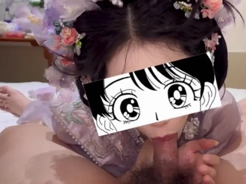 Gái xinh trong bộ đồ cô gái nhỏ mút cặc cực đã