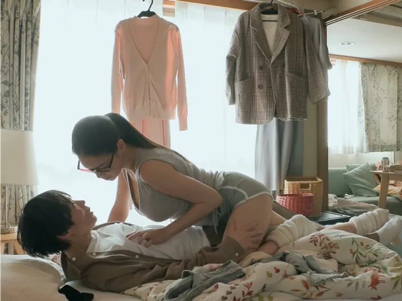 được chị gần nhà "an ủi" khi em ghệ đi ngoại tình