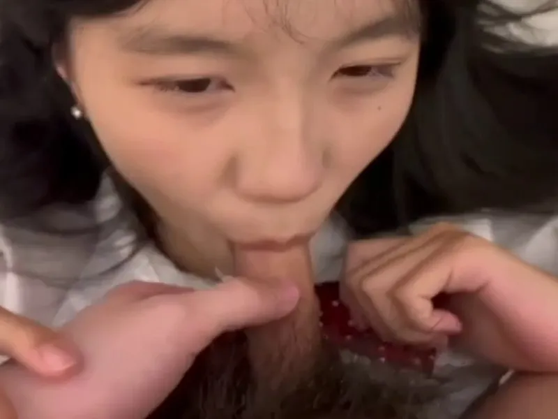 Em loli dễ thương mút thằng nhỏ biến em thành con đào dam dang p2
